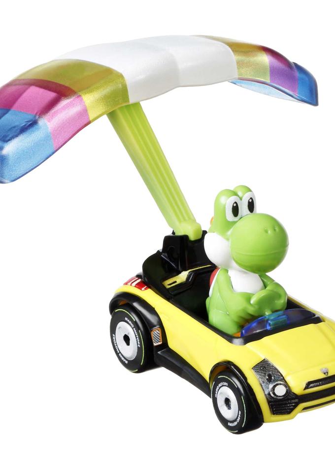 Hot Wheels Mario Kart Vehículo de Juguete Yoshi Sports Coupe con Paracaídas Best Price