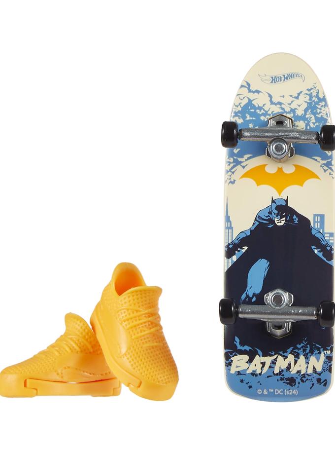 Hot Wheels Skate Veículo de Brinquedo Skateboard BATMAN™ com Tênis Best Price