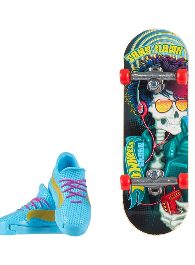 Hot Wheels Skate Veículo de Brinquedo Skateboard SKULLY MAN com Tênis Free shipping