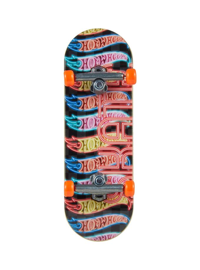 Hot Wheels Skate Veículo de Brinquedo Skateboard STACKED DOMINANCE™ com Tênis High Quality