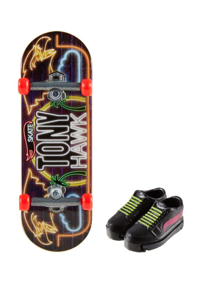 Hot Wheels Skate Vehículo de Juguete Patineta BRIGHT FLIGHT™ con Tenis New Arrival